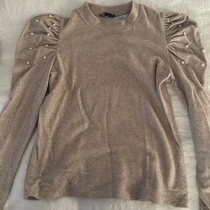 Beige sweater with Pearl shoulders